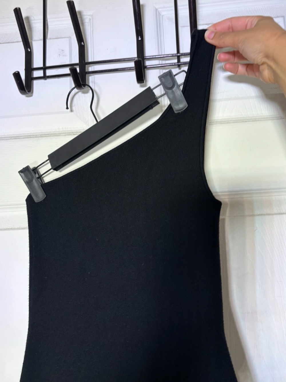 ARITZIA - Black one-shoulder knitted midi dress - Picture 5 of 10